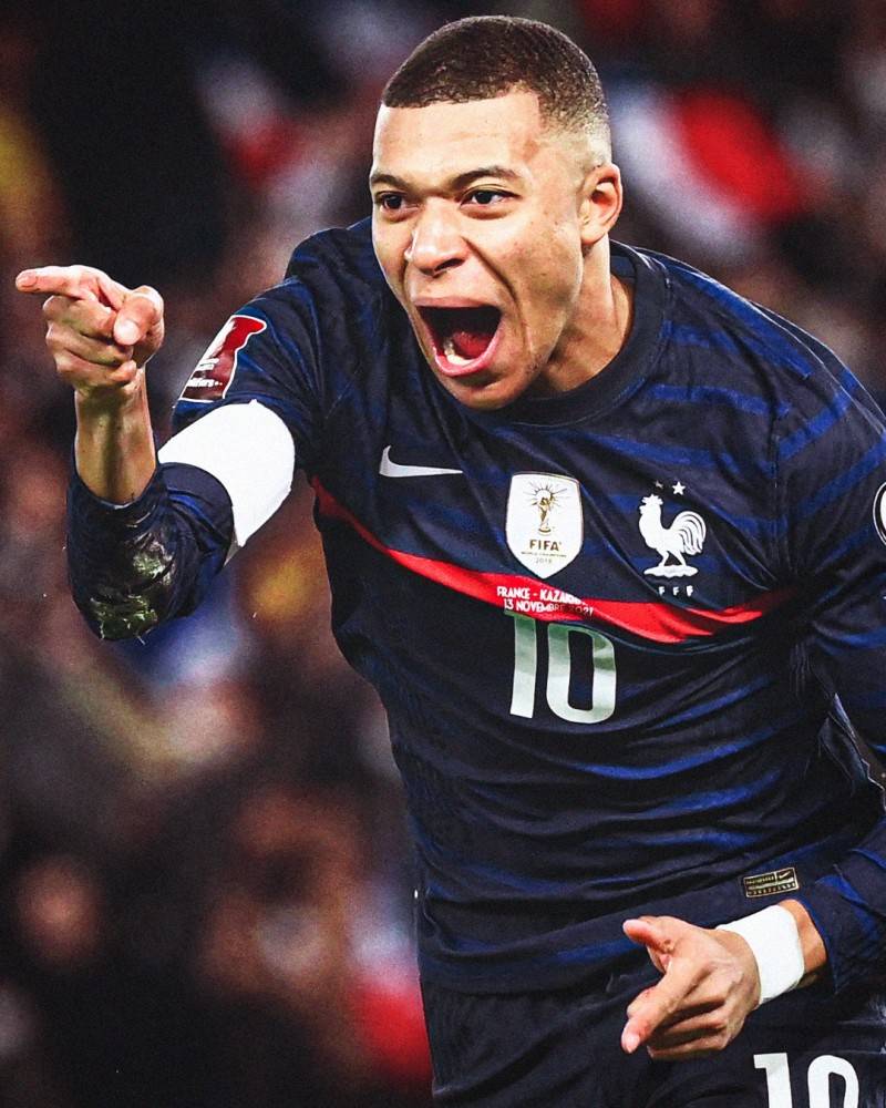 K联赛球队浦项铁人官方社媒账号发布公告称，球队中...