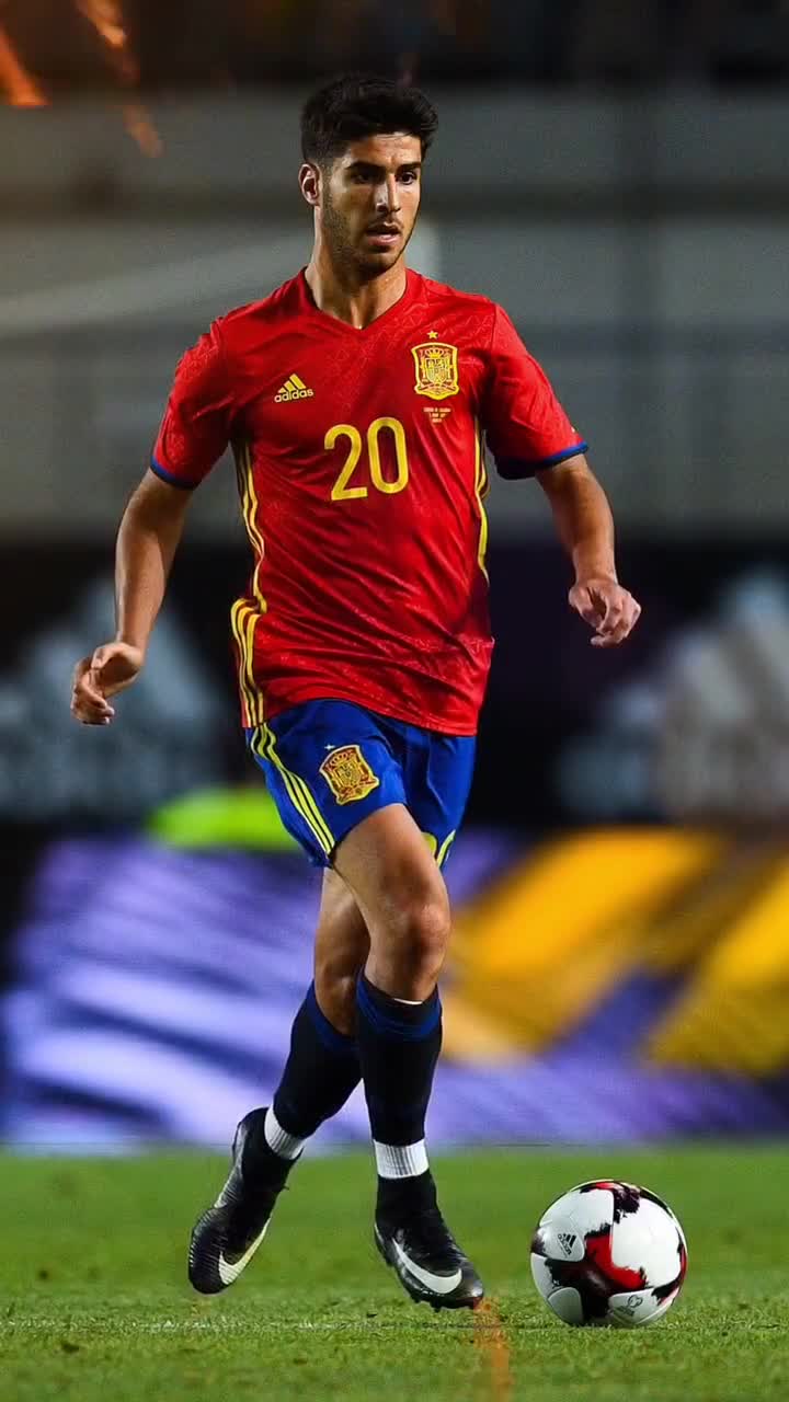 记者：尤文正努力与巴黎就穆阿尼达成协议，热刺也在争夺他