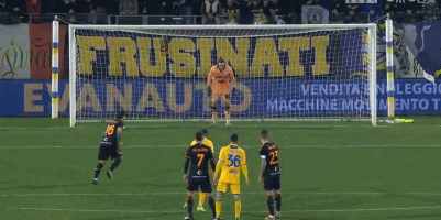 每体：由于拉什福德未来不确定，巴萨关注努萨、福法纳和马拉