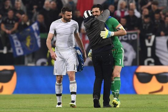 步行者大胜奇才！哈利伯顿对奇才替补席做哭泣的动作