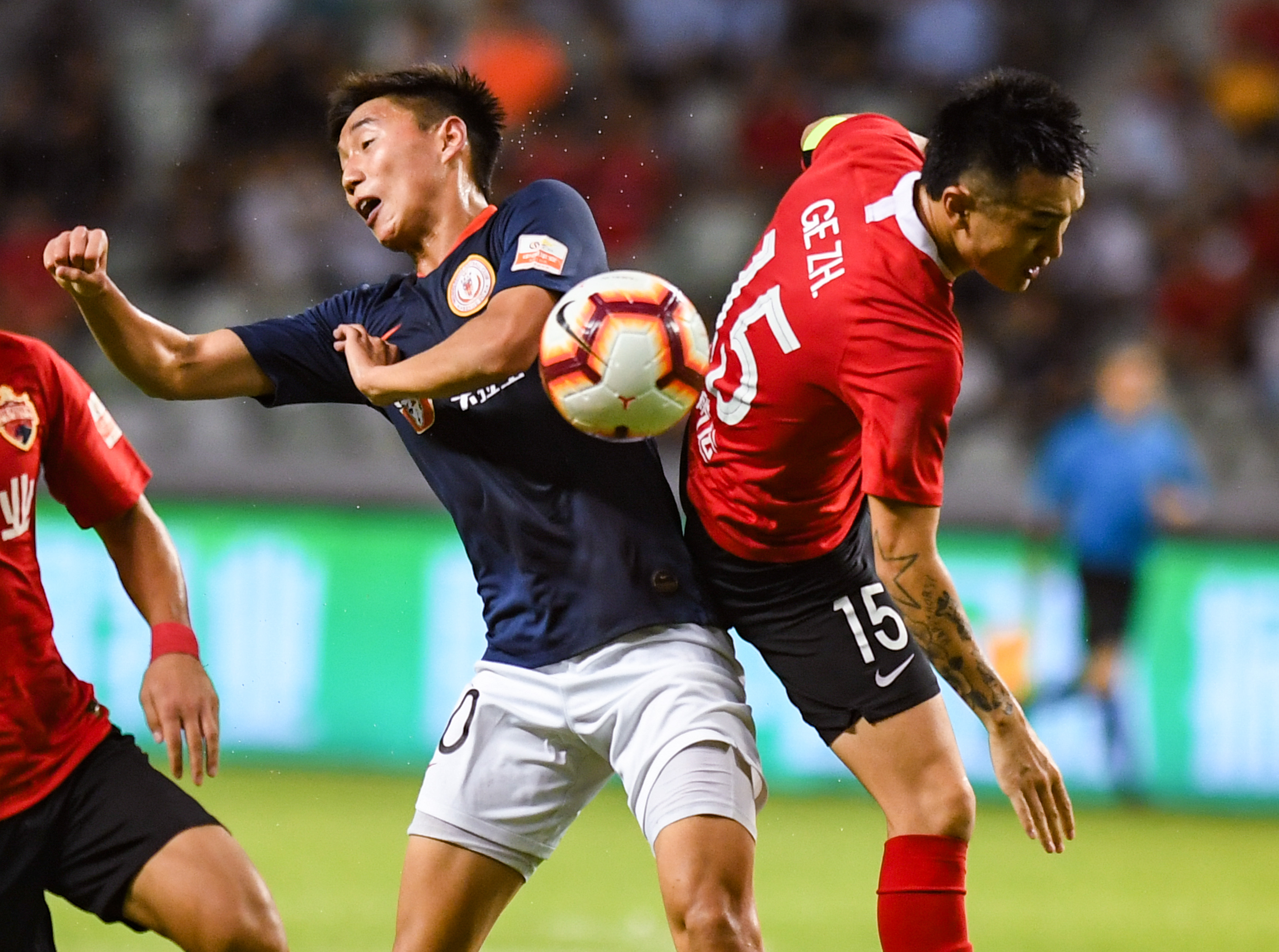 黄旭东：LOL选手抱怨石油杯经济舱，年轻选手没吃过苦啊！