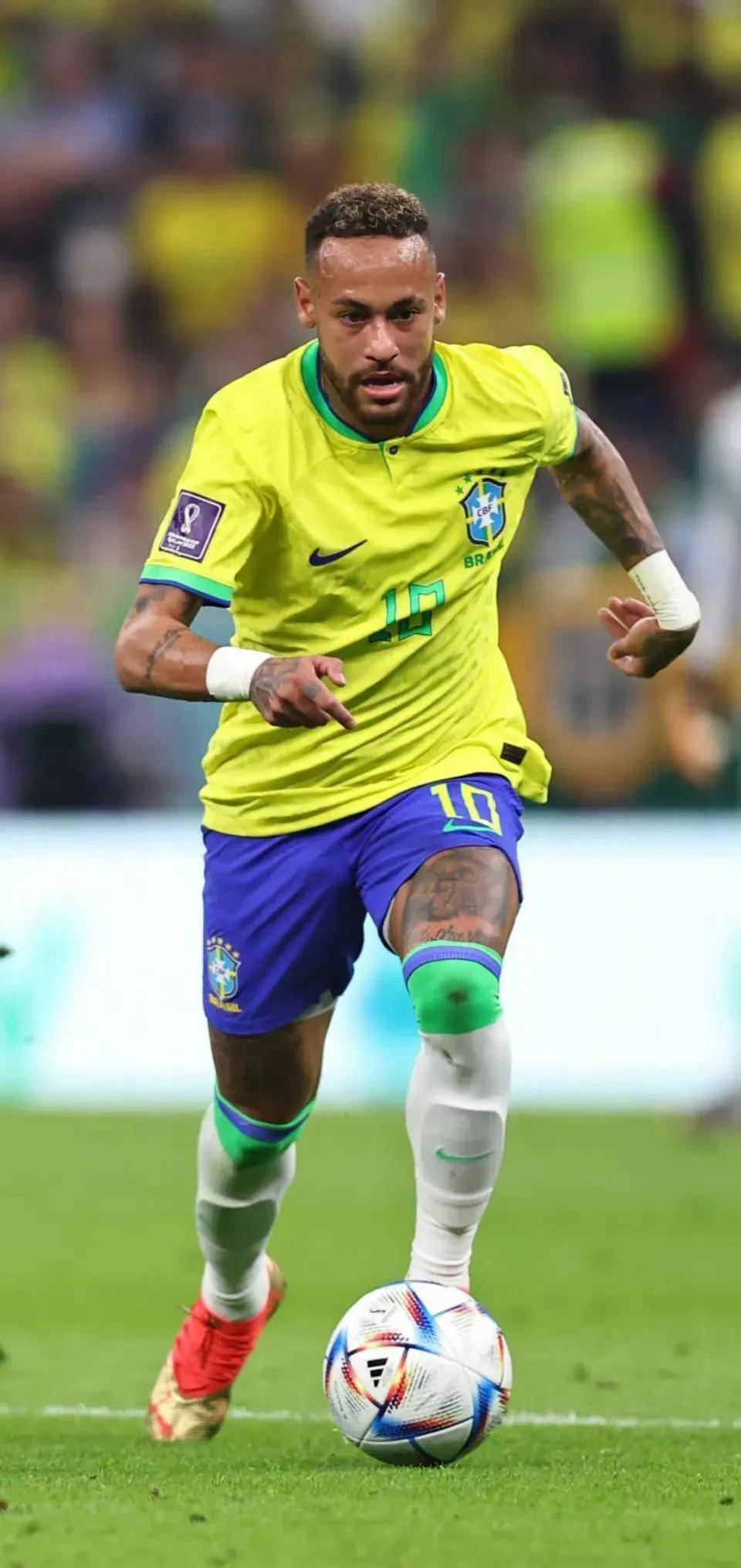 尤尔曼德：马扎腿部有些不适；霍夫曼预判强，是球队重要一员